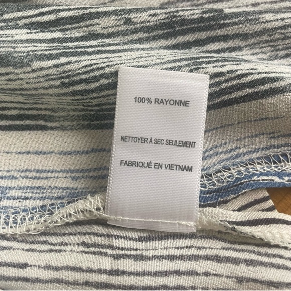 Astr Split Back striped tunic top large - Picture 11 of 12